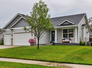 5829 NW 52nd St, Johnston, IA 50131