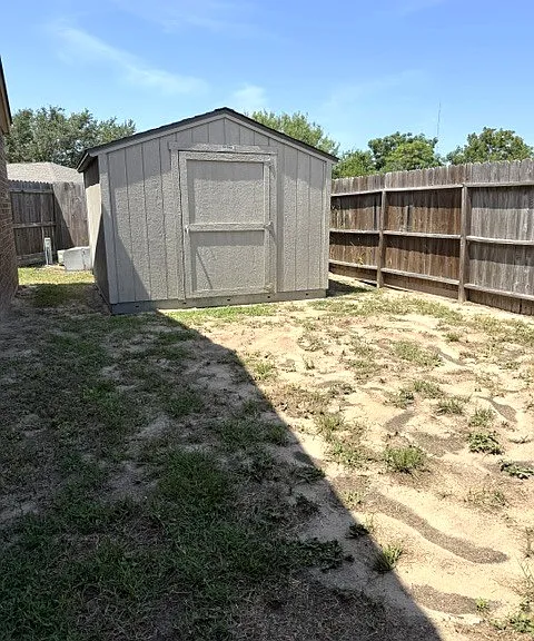 2353 Palm Dr — Photo 12