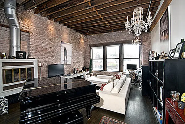 Sold by R New York | media 28