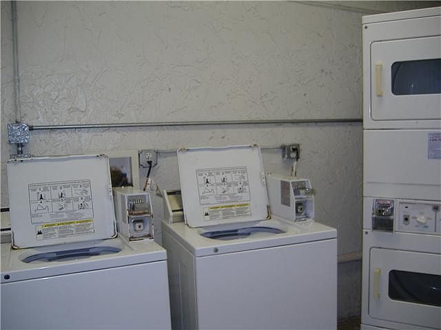 2nd image of 1470 N Dixie Hy #22