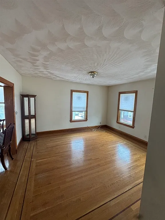 4 bed, 1.0 bath, 9999 sqft, $3,500 — Photo 2