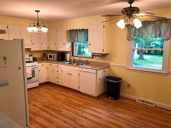 4th image of 2169 Ellison Ave