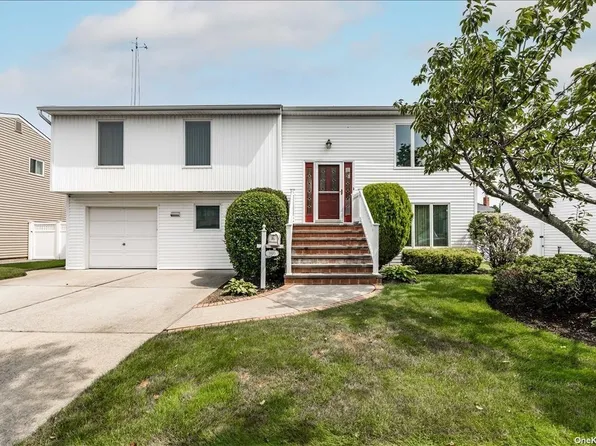 3889 Nancy Ln, Seaford, NY 11783