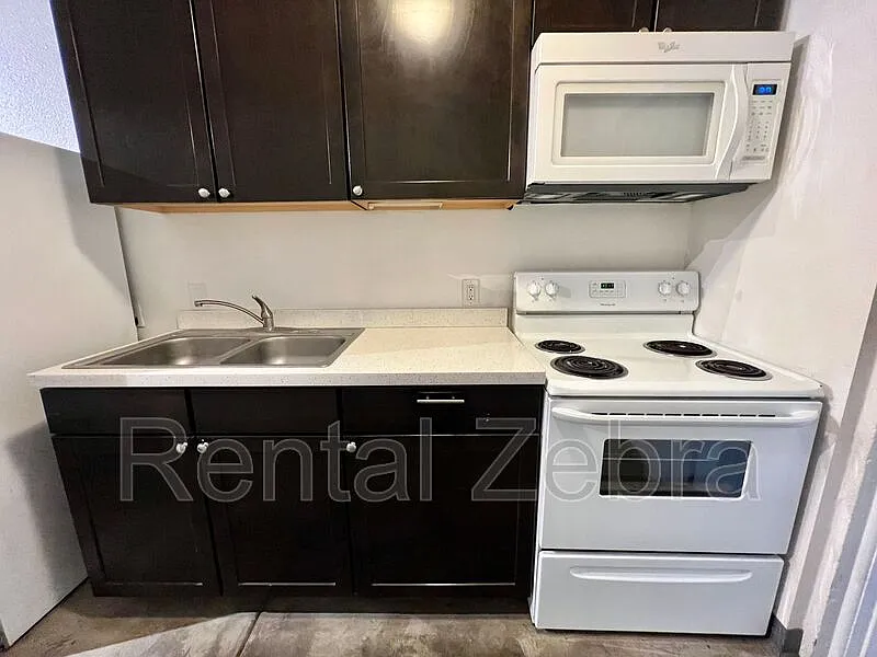 2142 K St photo 1
