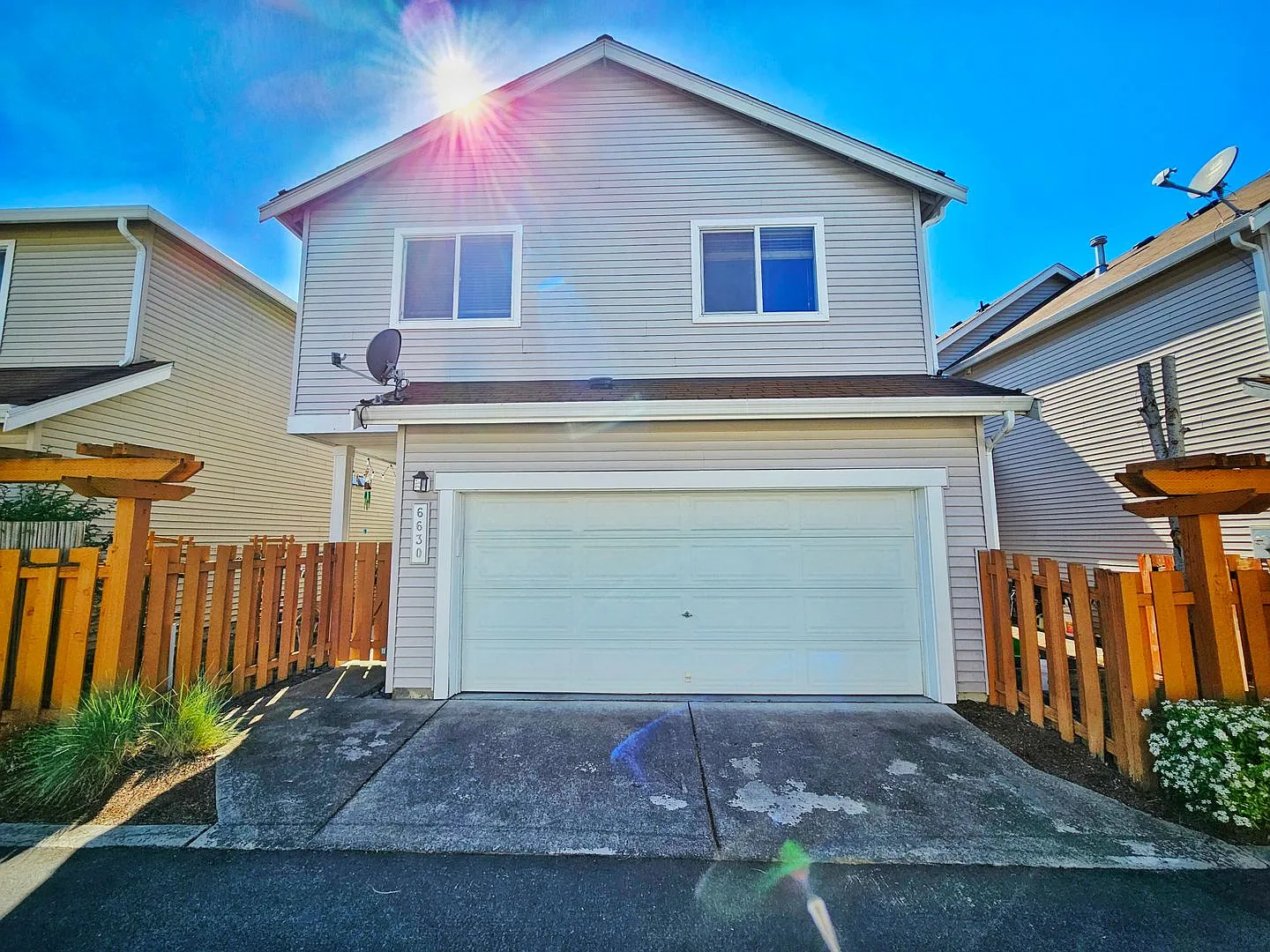 Charming 3 Bed 2.5 Bath 2 Story Home in Beautiful Lakeland, Auburn — Photo 2