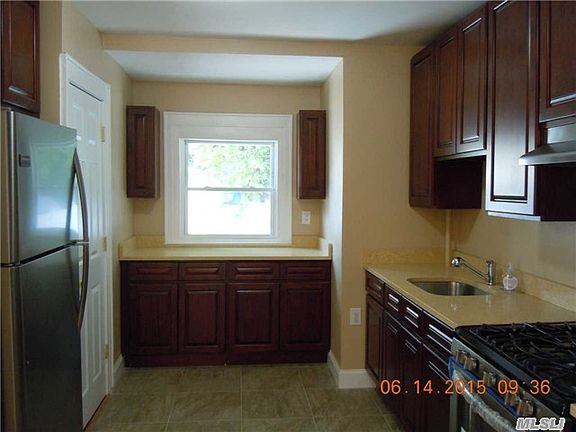 4th image of 11822 202nd St