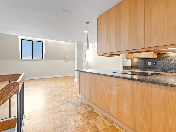 357 Commercial St APT 818, Boston, MA 02109
