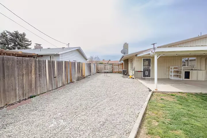 4 bed, 1840 sqft, $2,400 — Photo 4