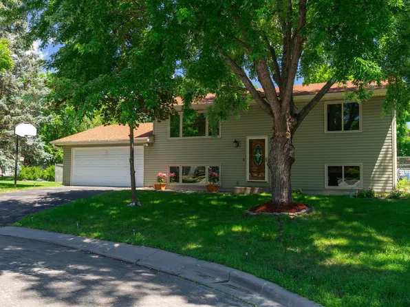 8922 Annapolis Ln N, Maple Grove, MN 55369