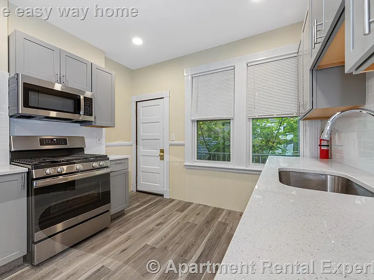 44 Brackett St #1 — Photo 5