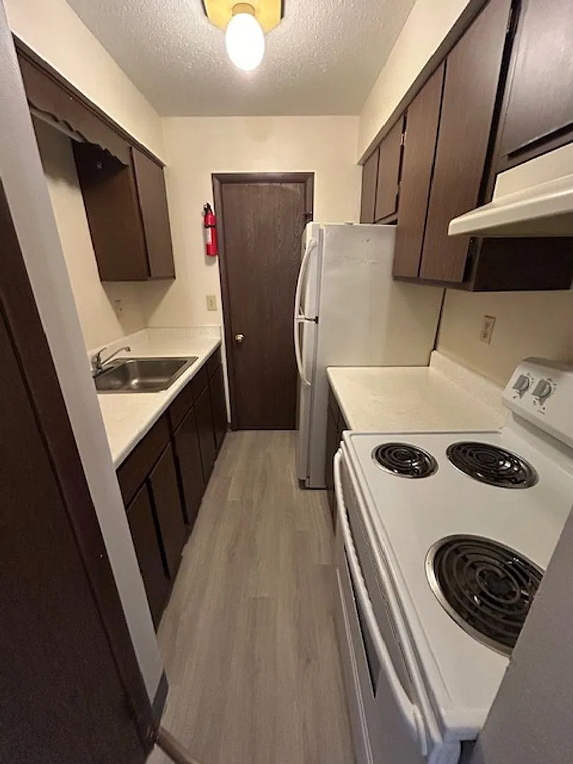 Rose Avenue Apartments — Photo 3