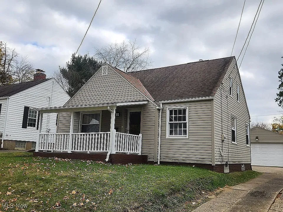 217 Willow Ave NE photo 1