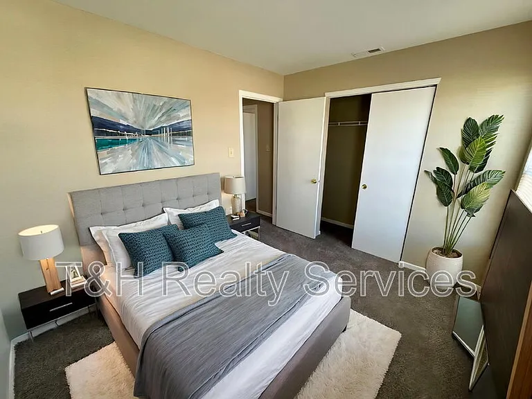1422 Dowell St — Photo 14
