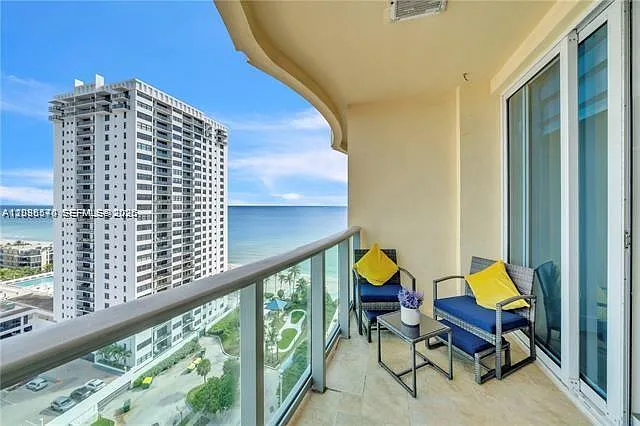 Wave Condo — Photo 3