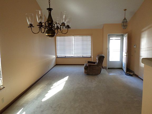 5th image of 4472 Palmdale St