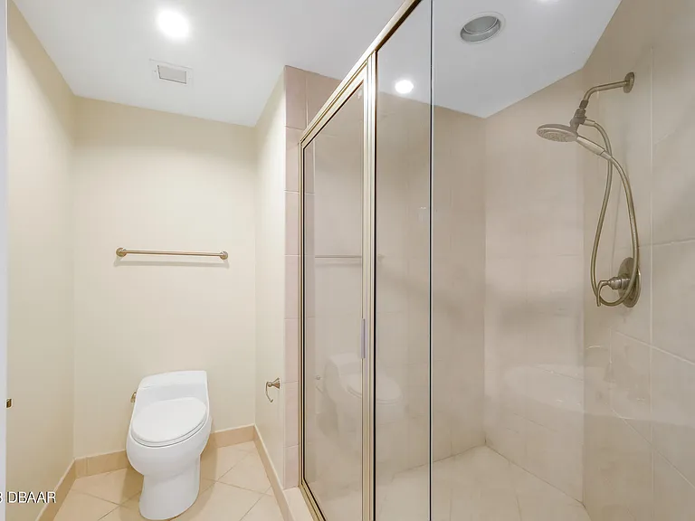 241 Riverside Dr #1710 — Photo 40