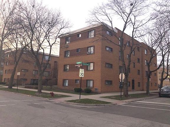 3rd image of 2704 W Lunt Ave APT 203