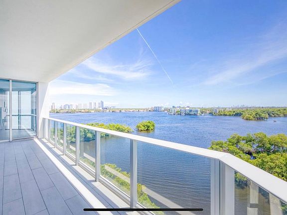 2nd image of 17111 Biscayne Blvd Unit 702