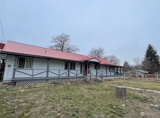 420 E 7th St, Tonasket, WA 98855