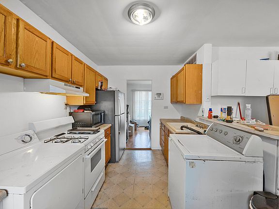 4th image of 17223 Burnham Ave