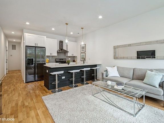 3rd image of 3715 S Giles Ave #2