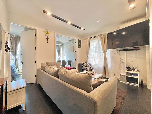 Rented by Doorway NYC, LLC | media 1