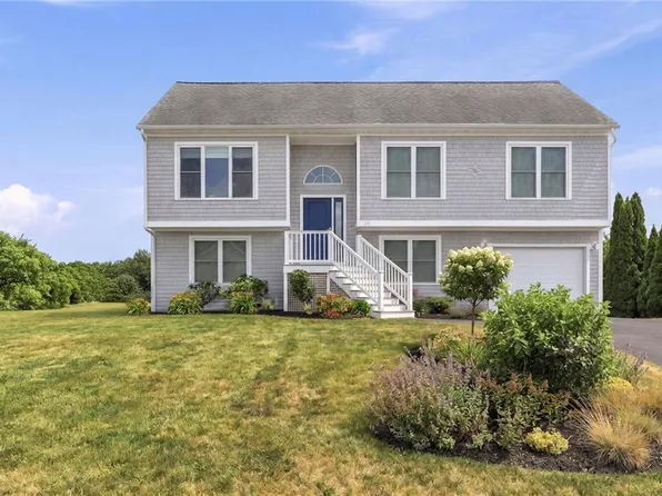 39 Hope Ln, Narragansett, RI 02882
