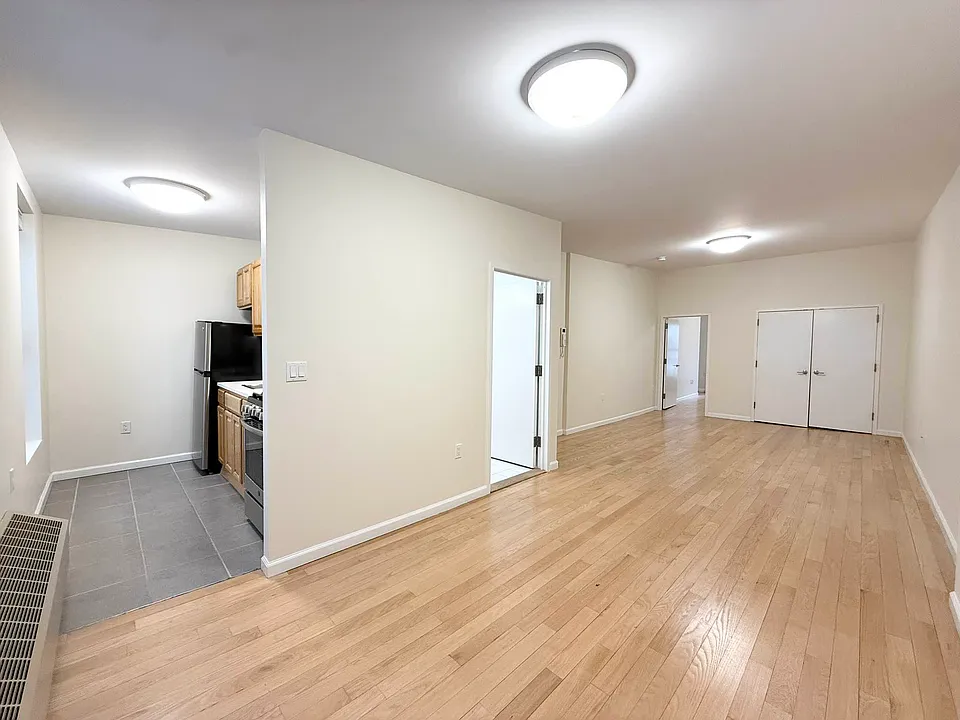 947 2nd Ave #4