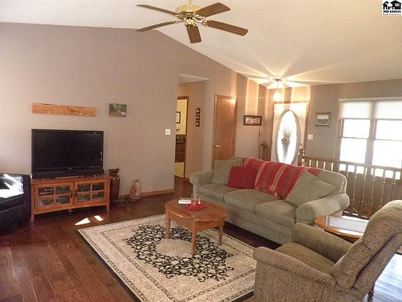 4th image of 4812 Sequoia St