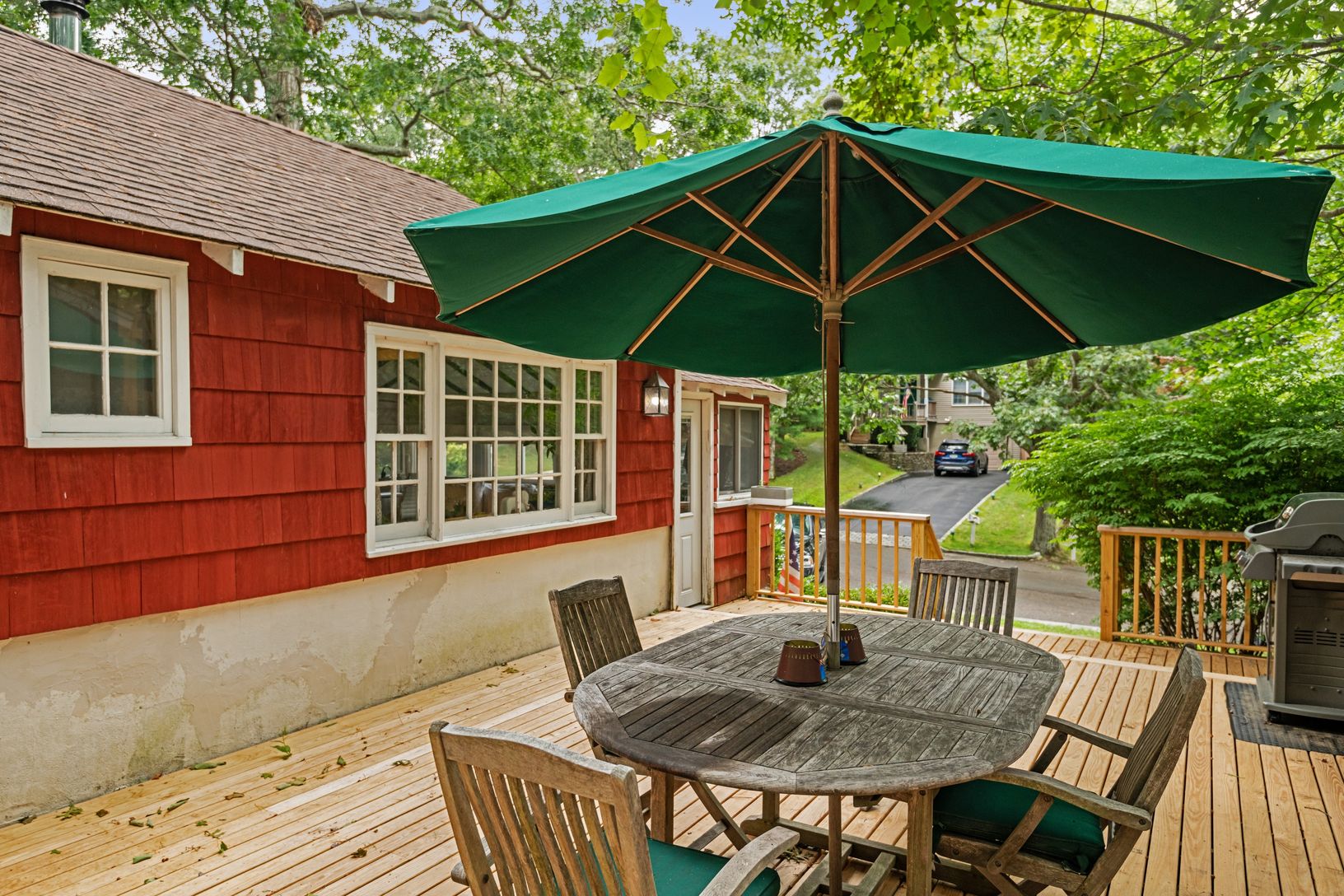  Plenty of room for outdoor entertaining