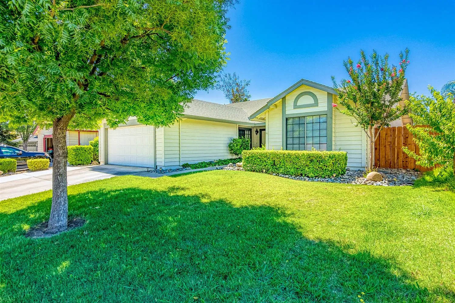 818 Mackilhaffy Dr photo 1
