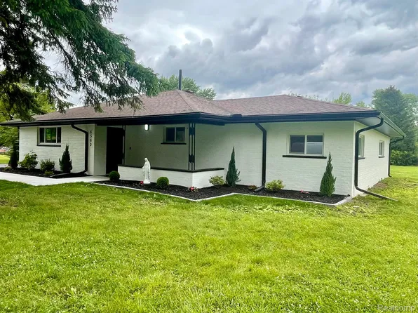 6560 Norton Dr, Troy, MI 48085