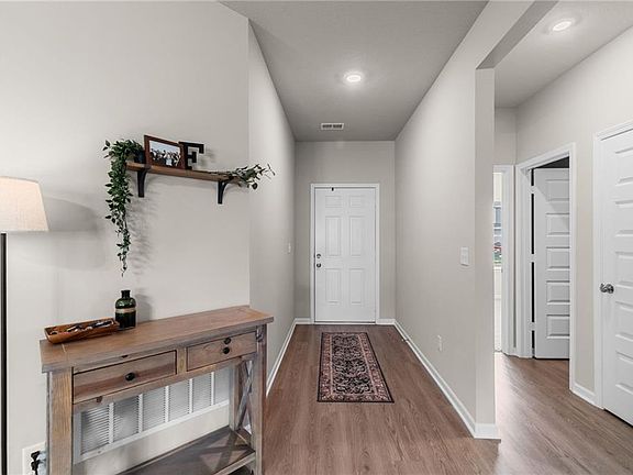 5th image of 1702 Maci St