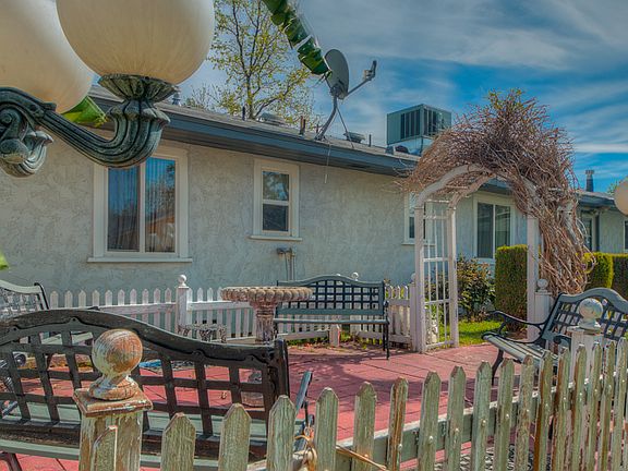 2nd image of 1900 Glenoaks Blvd