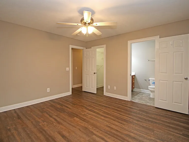 438 W Market St — Photo 11