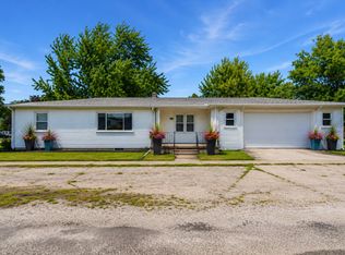 100 E Lincoln Dr, Cooksville, IL 61730
