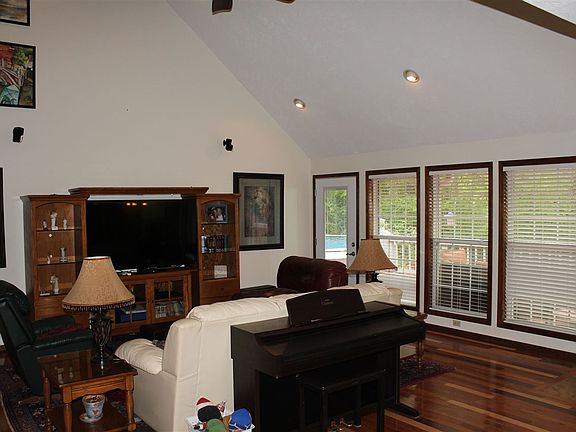 2nd image of 268 Ducky Ln