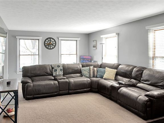 2nd image of 2516 S Park Ln
