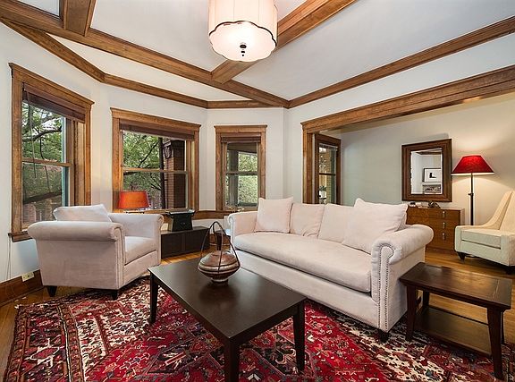 2nd image of 603 W Fullerton Pkwy APT 2