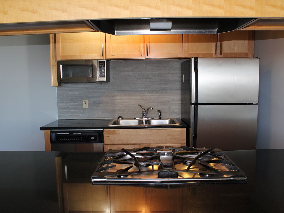 1st image of 600 E 8th St #6B