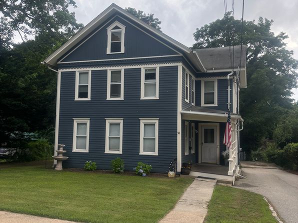 52 Pleasant St APT 2