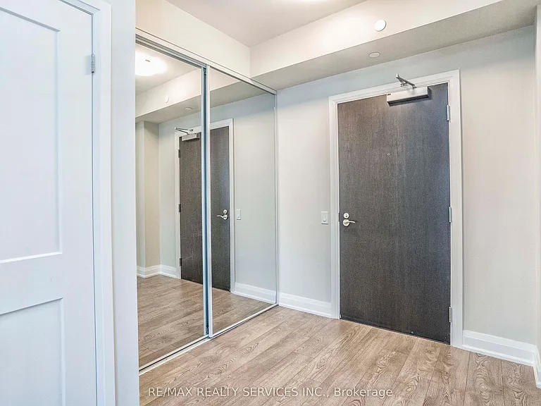 15 Lynch St #2202 — Photo 3