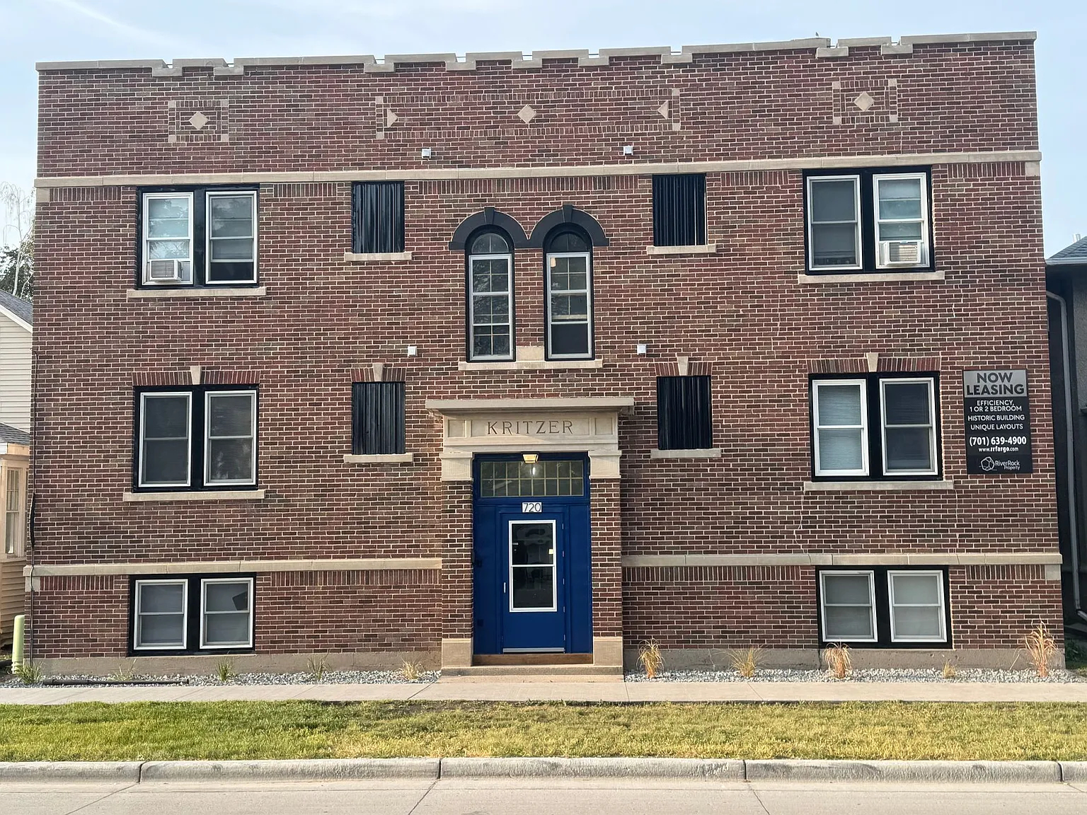 720 — Photo 1