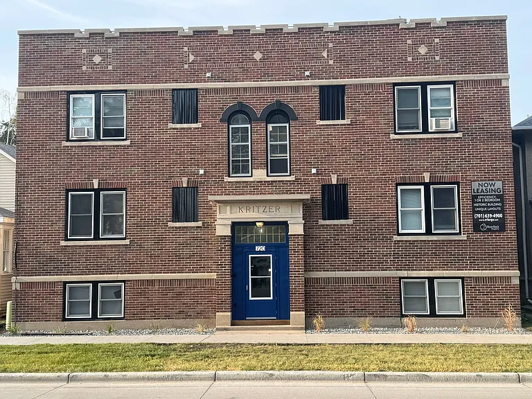 720 — Photo 1