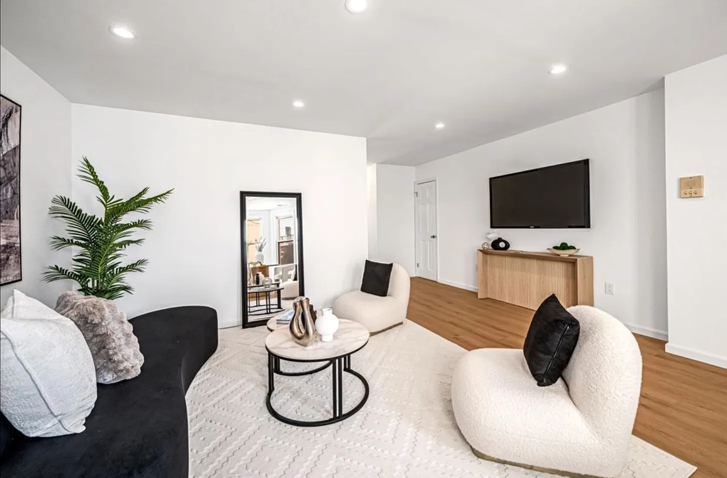 2 bed, 1000 sqft, $3,000 — Photo 2