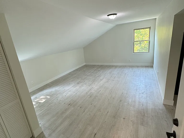 900 Mill St #6 — Photo 3