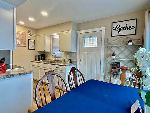 262 N Cherrywood Ave — Photo 9