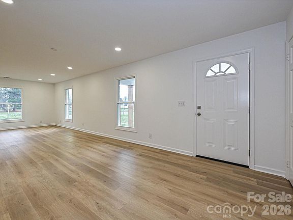 5th image of 407 N Cherry St