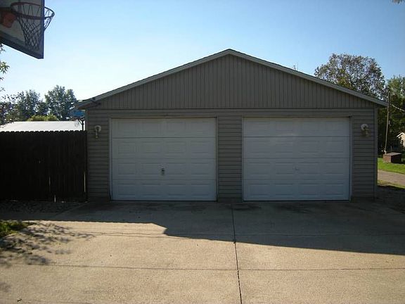 2nd image of 407 W Lincoln Dr