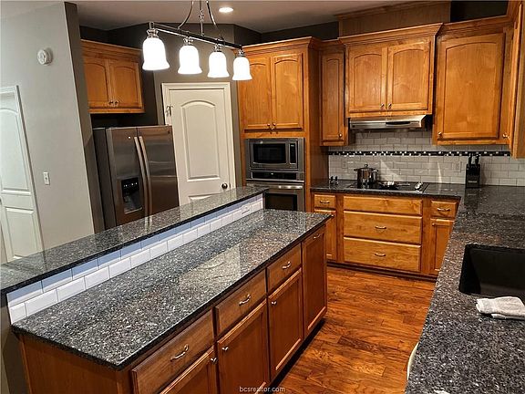 4th image of 1052 Mimosa Ln